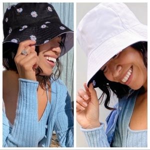 Alice + Olivia reversible daisy bucket hat